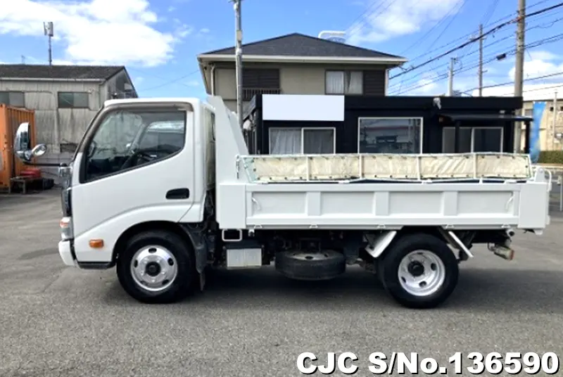 2014 Hino / Dutro Stock No. 136590