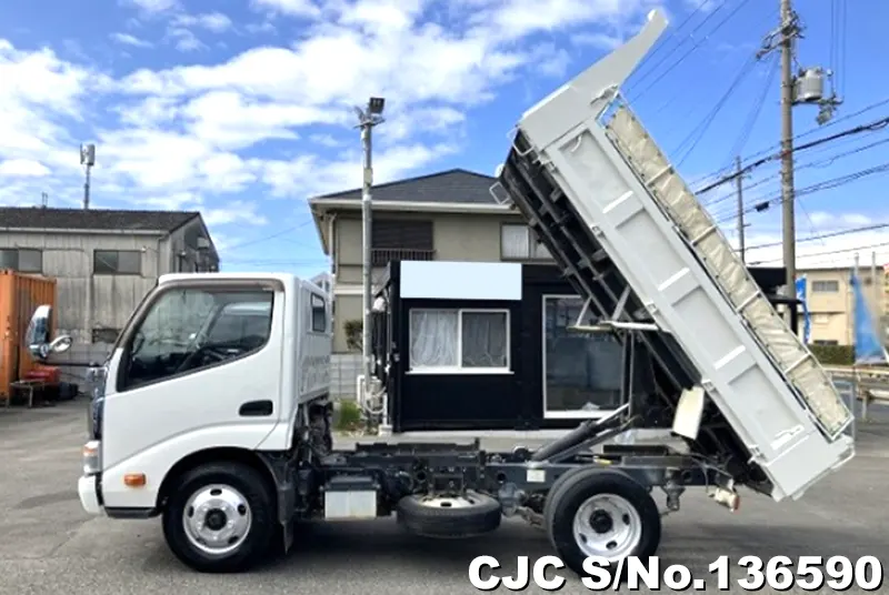 2014 Hino / Dutro Stock No. 136590