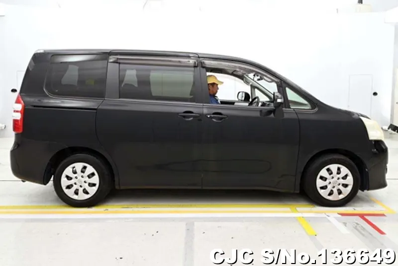 2013 Toyota / Noah Stock No. 136649