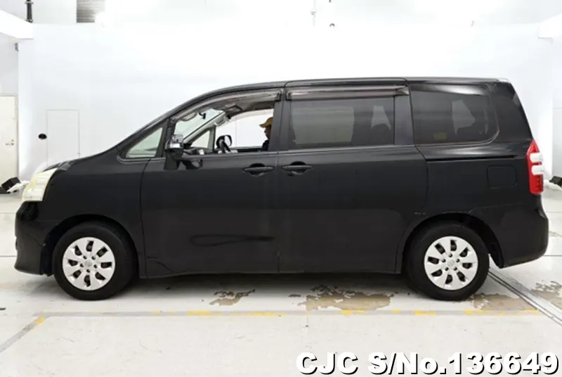 2013 Toyota / Noah Stock No. 136649