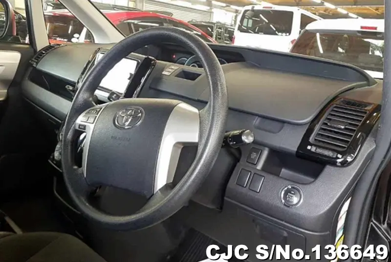 2013 Toyota / Noah Stock No. 136649