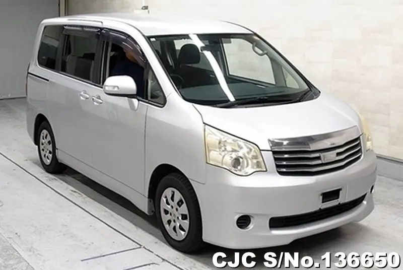 2013 Toyota / Noah Stock No. 136650