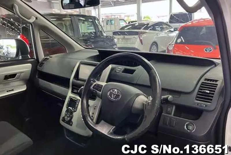 2013 Toyota / Noah Stock No. 136651