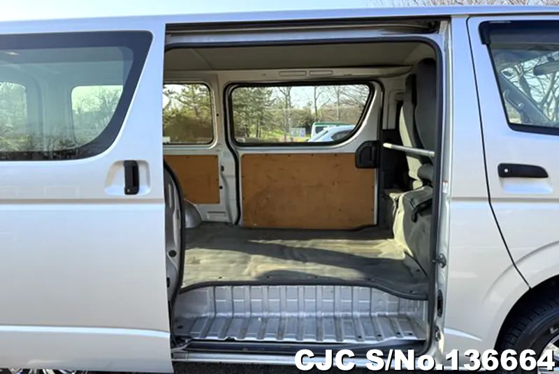 2014 Toyota / Hiace Stock No. 136664