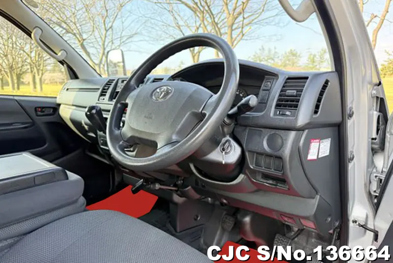 2014 Toyota / Hiace Stock No. 136664