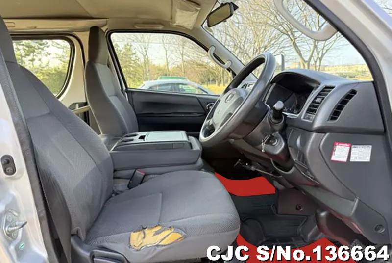 2014 Toyota / Hiace Stock No. 136664
