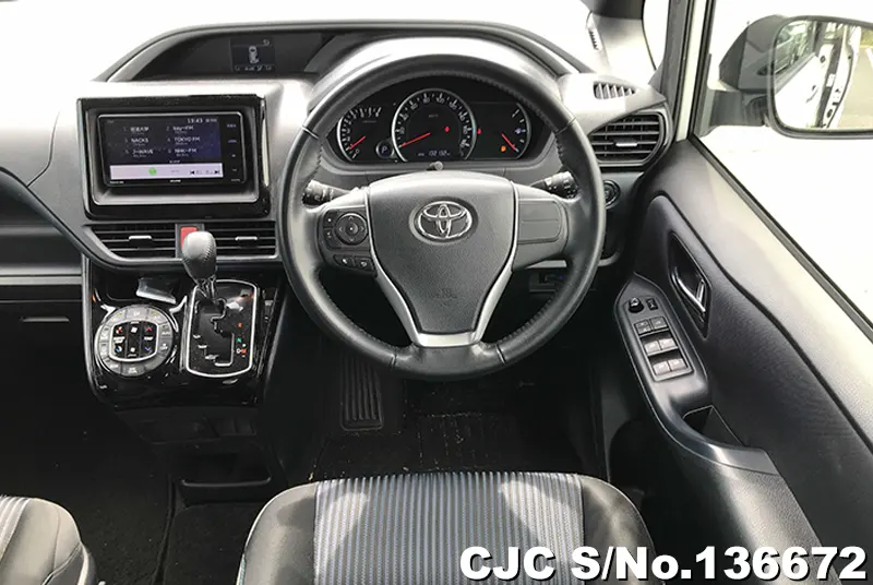 2017 Toyota / Voxy Stock No. 136672