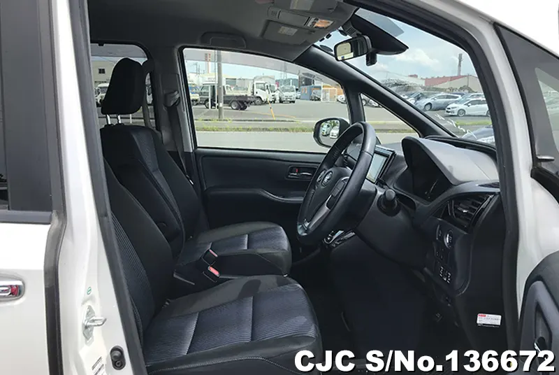 2017 Toyota / Voxy Stock No. 136672