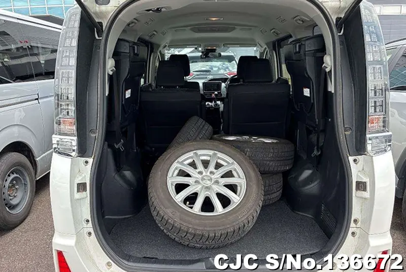 2017 Toyota / Voxy Stock No. 136672