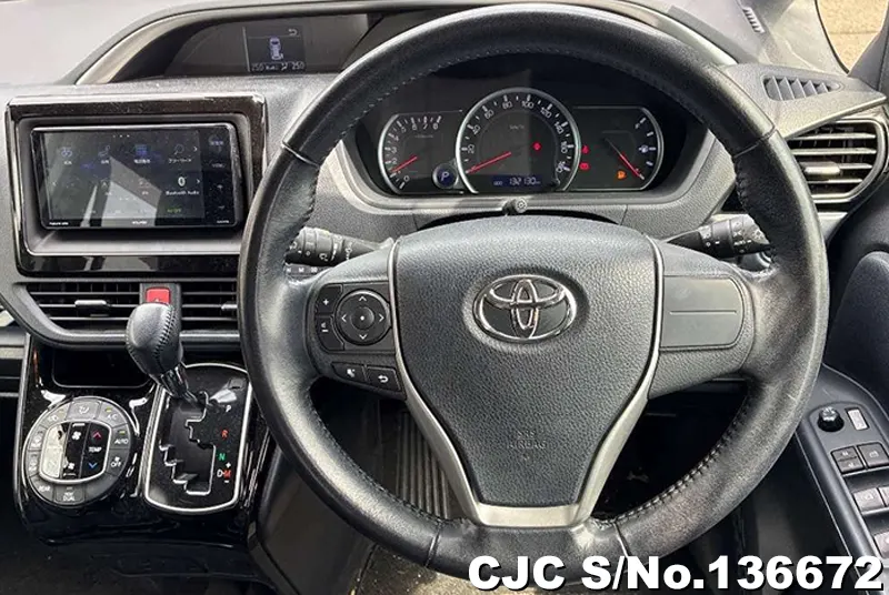 2017 Toyota / Voxy Stock No. 136672