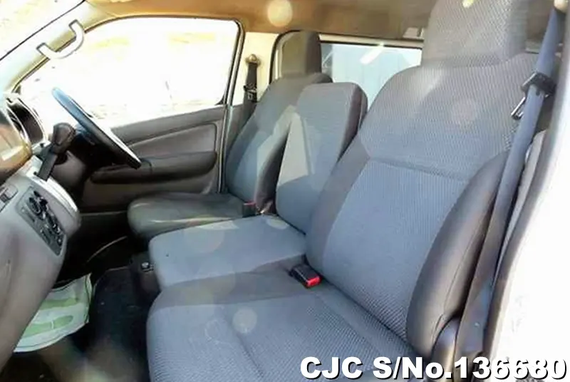 2015 Nissan / Caravan Stock No. 136680