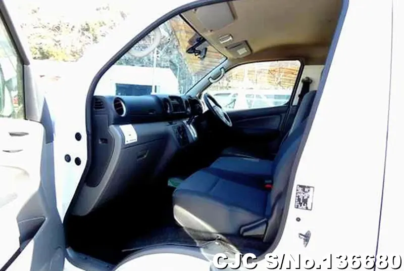 2015 Nissan / Caravan Stock No. 136680