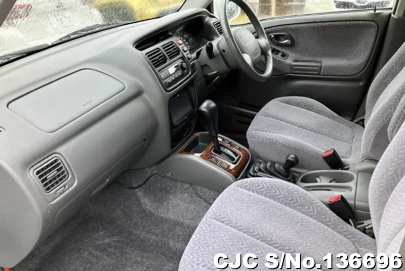 2001 Suzuki / Escudo Stock No. 136696