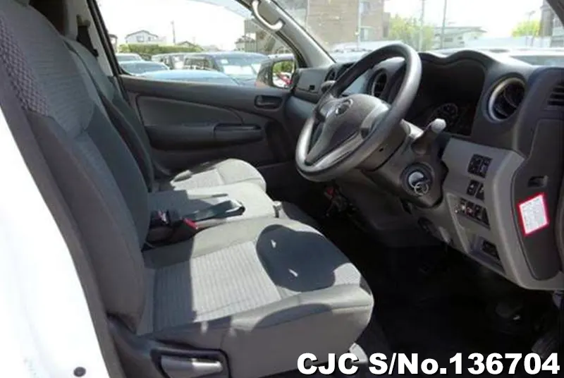 2021 Nissan / Caravan Stock No. 136704
