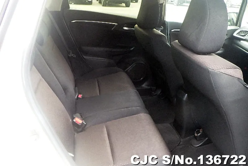 Honda Fit in Pearl for Sale Image 9