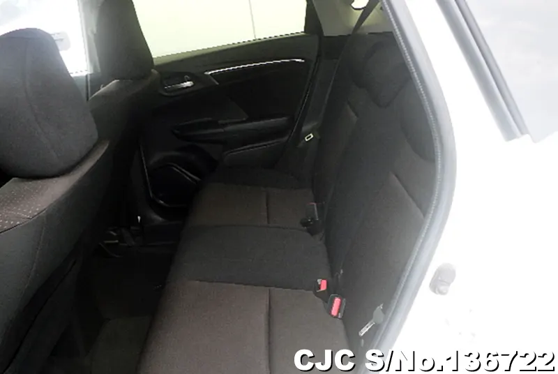 Honda Fit in Pearl for Sale Image 10