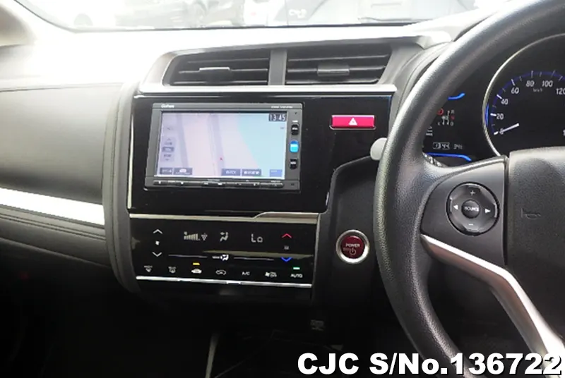 Honda Fit in Pearl for Sale Image 12