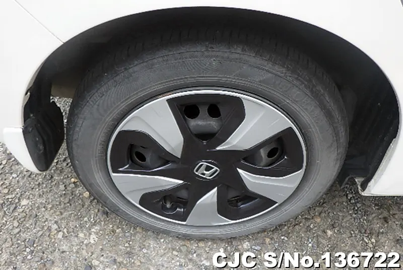Honda Fit in Pearl for Sale Image 14