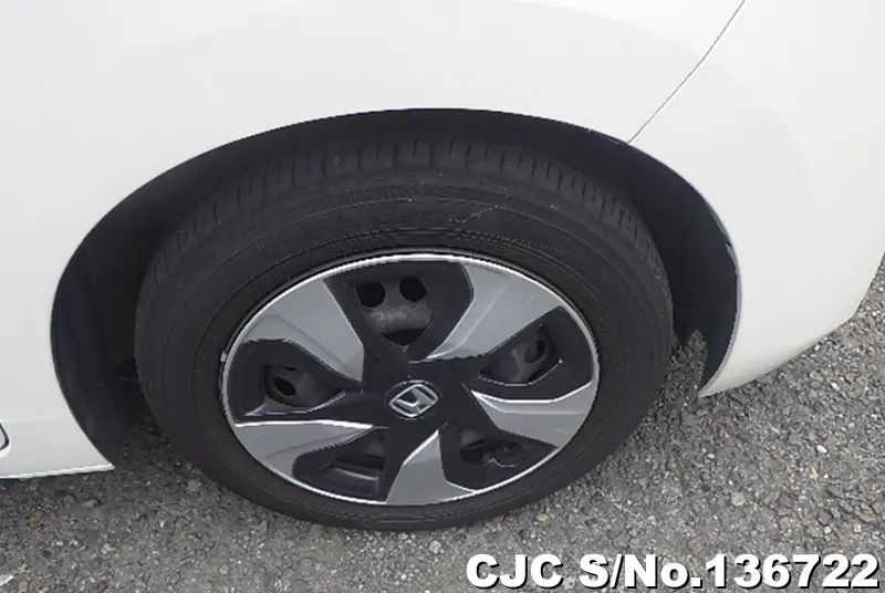 Honda Fit in Pearl for Sale Image 15
