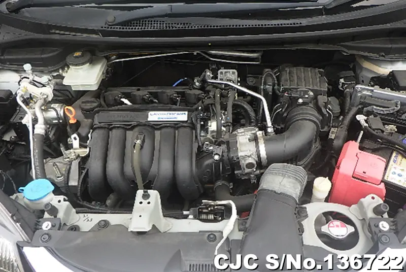 Honda Fit in Pearl for Sale Image 16