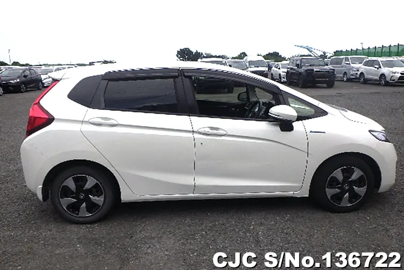 Honda Fit in Pearl for Sale Image 3
