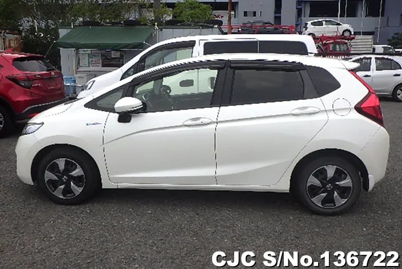 Honda Fit in Pearl for Sale Image 4