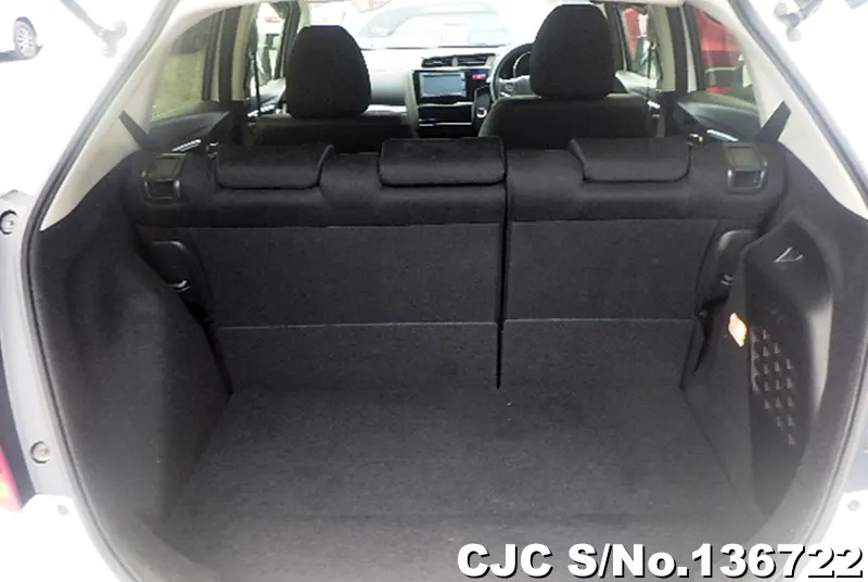 Honda Fit in Pearl for Sale Image 5