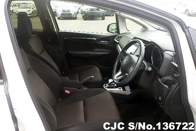 Honda Fit in Pearl for Sale Image 7