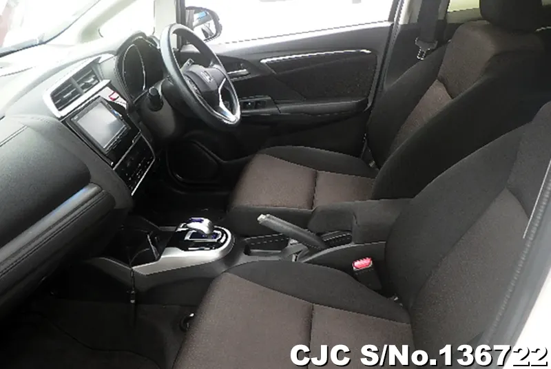 Honda Fit in Pearl for Sale Image 8
