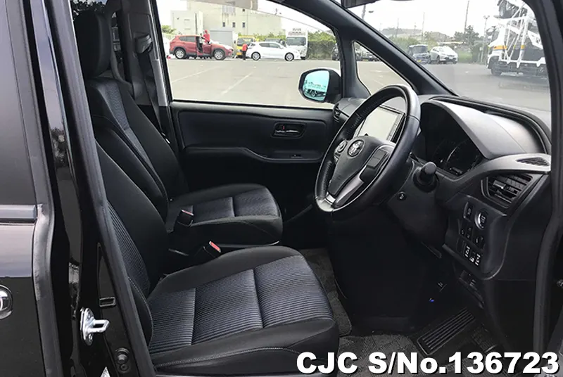 2016 Toyota / Voxy Stock No. 136723