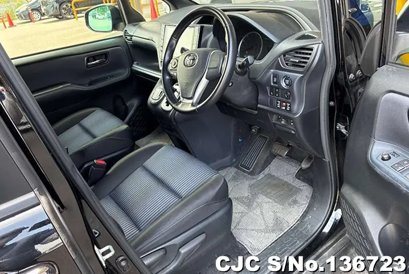 2016 Toyota / Voxy Stock No. 136723