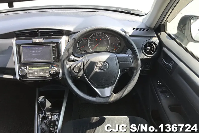 Toyota Corolla Fielder in Silver for Sale Image 9