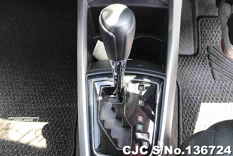 Toyota Corolla Fielder in Silver for Sale Image 14