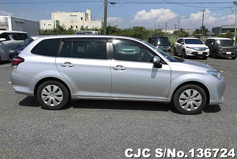 Toyota Corolla Fielder in Silver for Sale Image 6