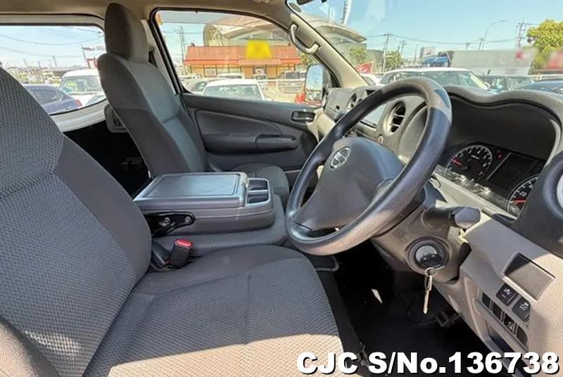 2016 Nissan / Caravan Stock No. 136738