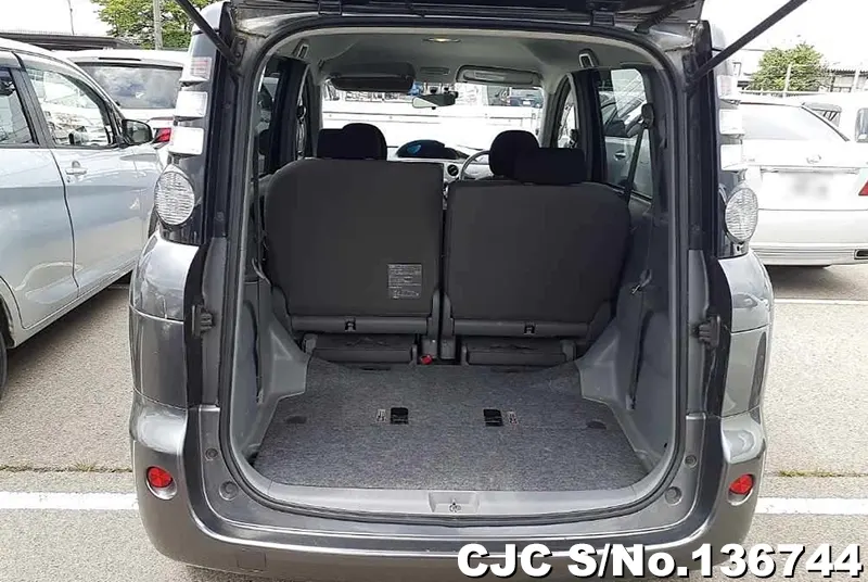 2009 Toyota / Sienta Stock No. 136744
