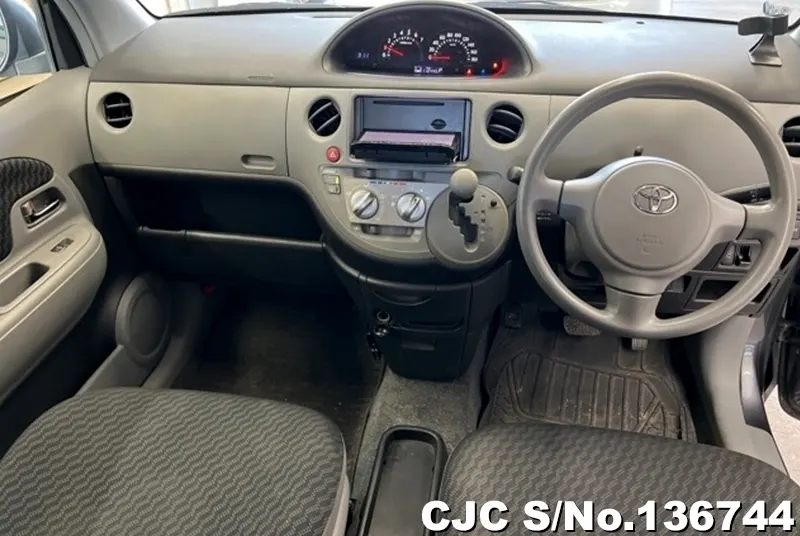 2009 Toyota / Sienta Stock No. 136744