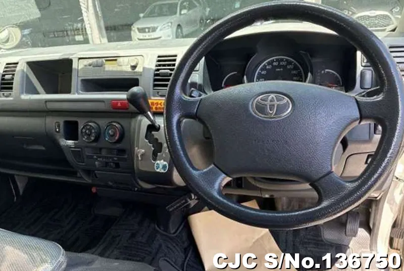 2009 Toyota / Hiace / Commuter Stock No. 136750