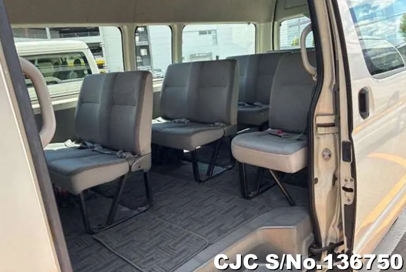 2009 Toyota / Hiace / Commuter Stock No. 136750