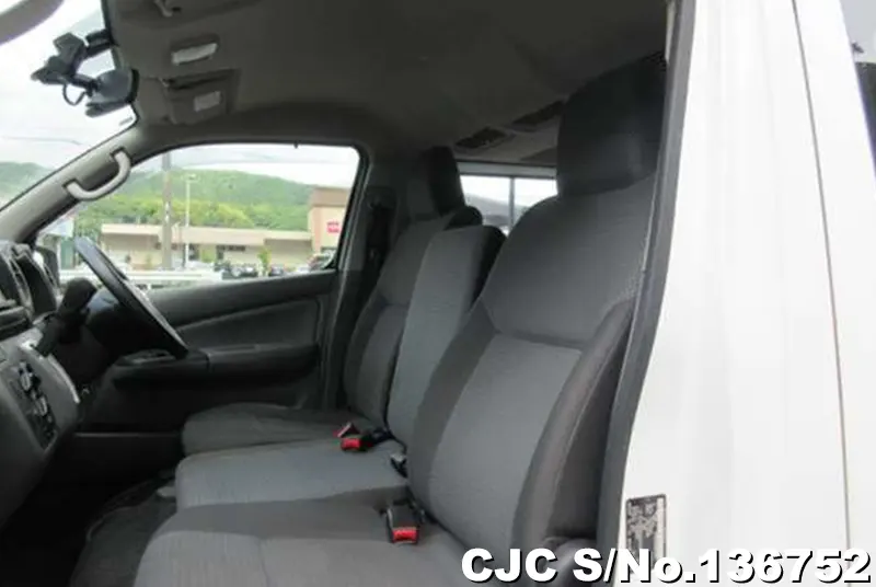 2019 Nissan / Caravan Stock No. 136752