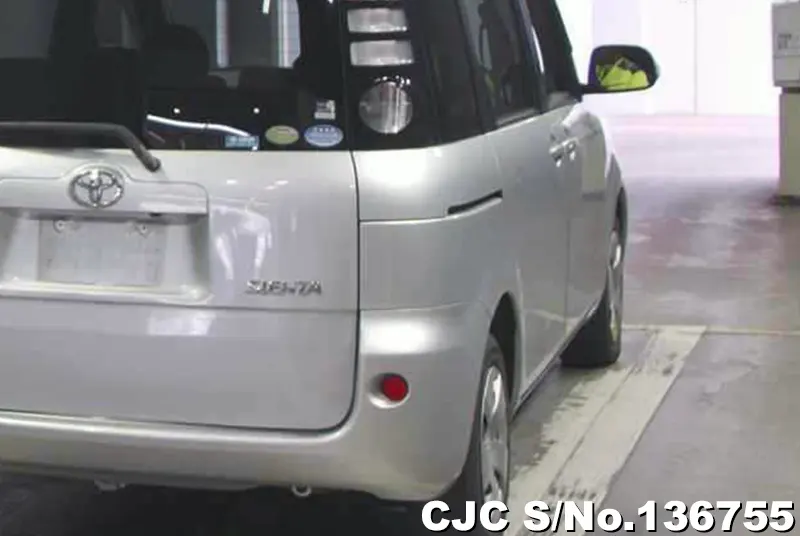 2009 Toyota / Sienta Stock No. 136755