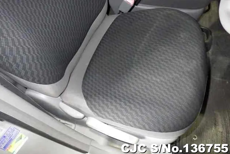 2009 Toyota / Sienta Stock No. 136755