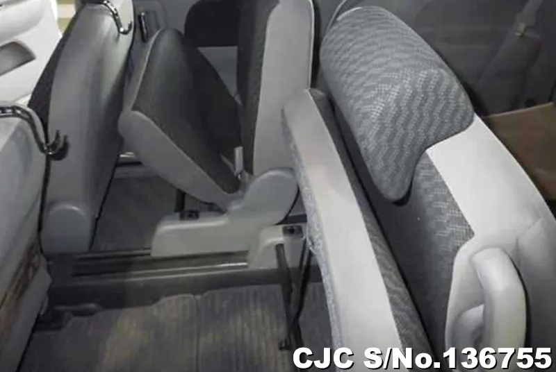 2009 Toyota / Sienta Stock No. 136755