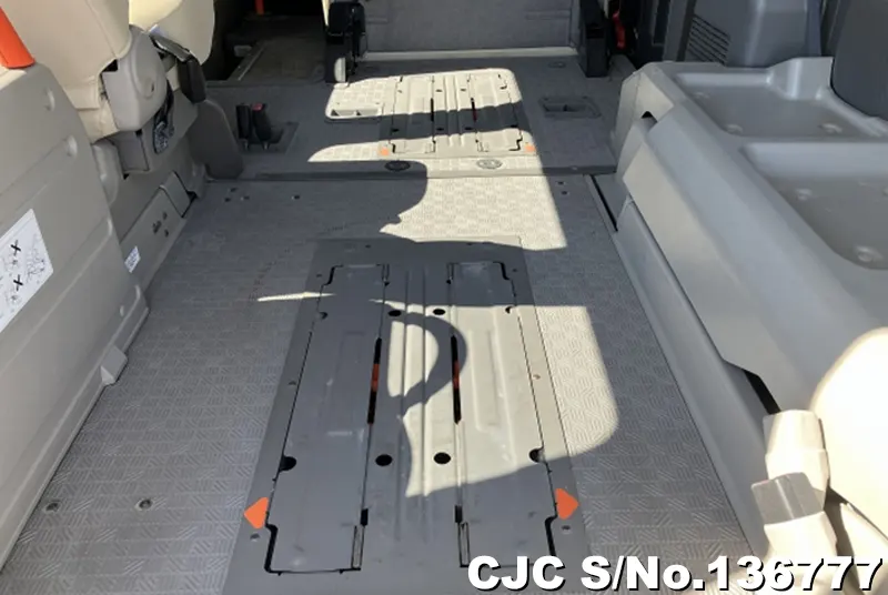 2019 Nissan / Caravan Stock No. 136777