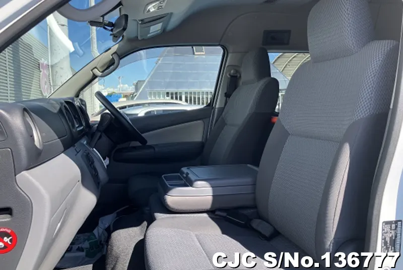 2019 Nissan / Caravan Stock No. 136777