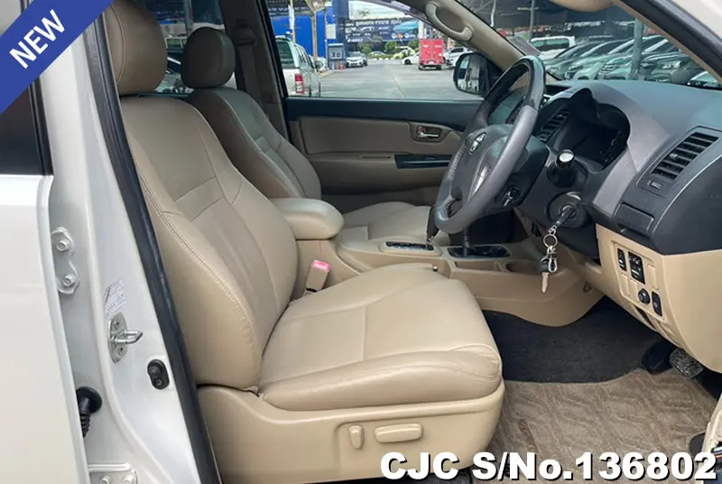 Toyota Fortuner in White for Sale Image 8