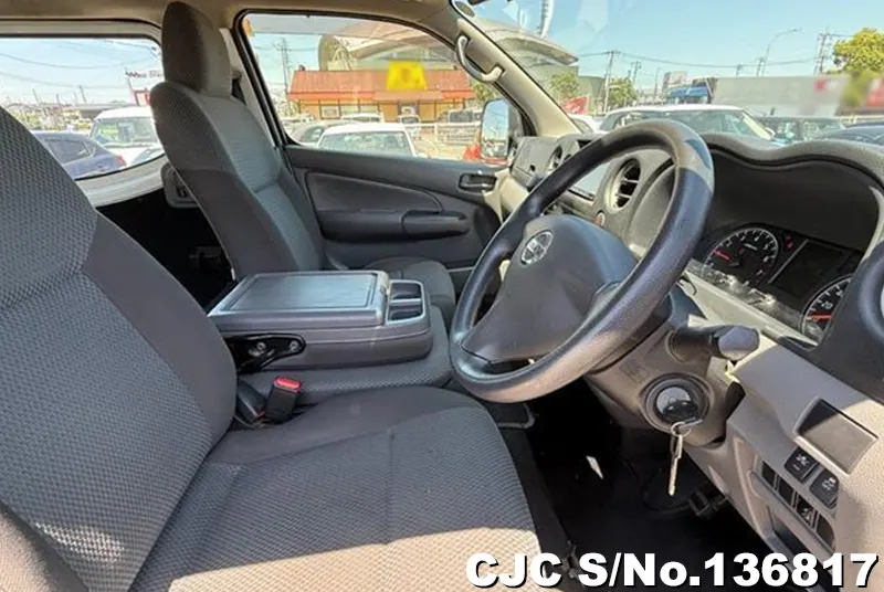 2016 Nissan / Caravan Stock No. 136817