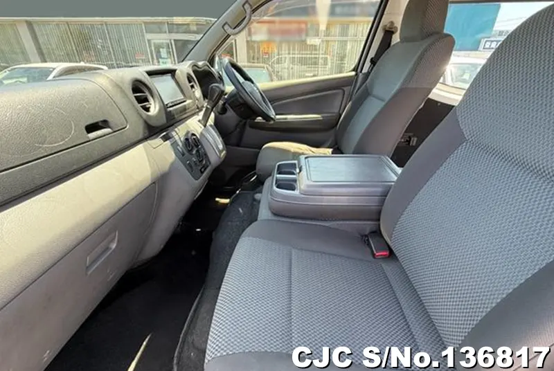 2016 Nissan / Caravan Stock No. 136817