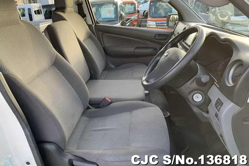 2018 Nissan / Caravan Stock No. 136818