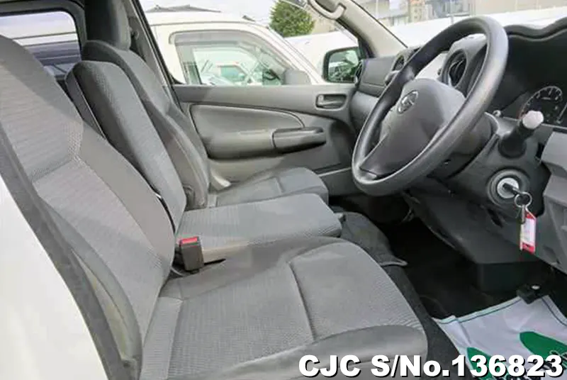 2019 Nissan / Caravan Stock No. 136823